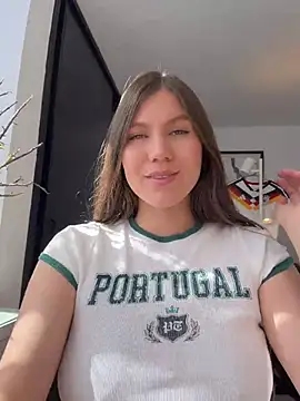AmelieLaurent  online show from June 23, 8:29 pm