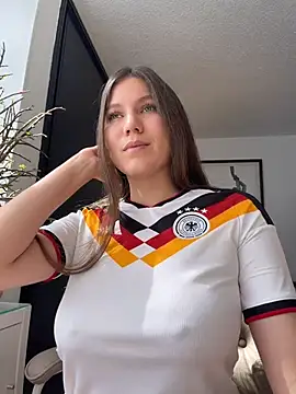 AmelieLaurent  online show from July 13, 7:38 pm