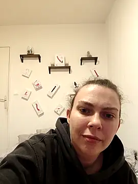 LEAsquirt91 online show from March 3, 7:17 pm