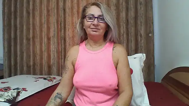 Snapshot of PussyEvely chatting on November 4, 6:56 am PussyEvely online show from November 4, 6:56 am