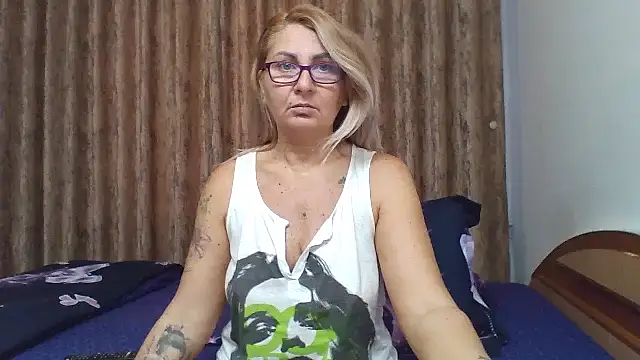 Snapshot of PussyEvely chatting on November 14, 6:23 am PussyEvely online show from November 14, 6:23 am