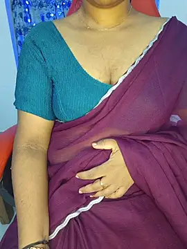 Snapshot of Malluivaniya chatting on June 21, 5:26 pm Malluivaniya online show from June 21, 5:26 pm