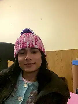 Snapshot of calliemaggotbone chatting on January 7, 6:32 pm calliemaggotbone online show from January 7, 6:32 pm