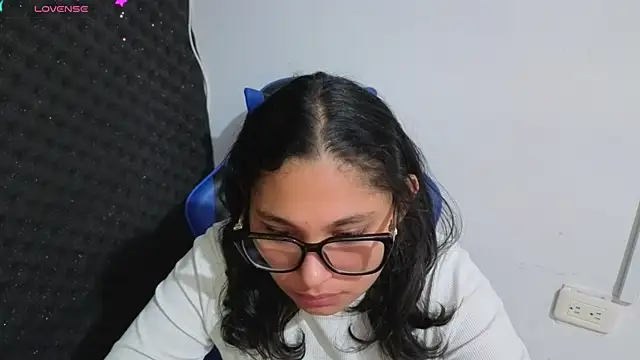 Cuteprincess21 online show from April 7, 1:11 pm