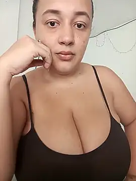 Snapshot of Miss-boobs chatting on January 21, 7:17 pm Miss-boobs online show from January 21, 7:17 pm