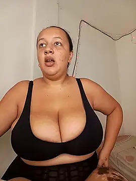 Snapshot of Miss-boobs chatting on March 18, 7:53 pm Miss-boobs online show from March 18, 7:53 pm