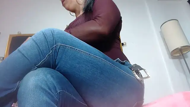 Helennahot online show from April 14, 1:50 pm