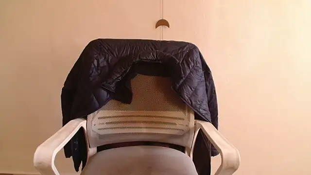 Snapshot of brdot_ chatting on December 22, 2:14 pm brdot online show from December 22, 2:14 pm