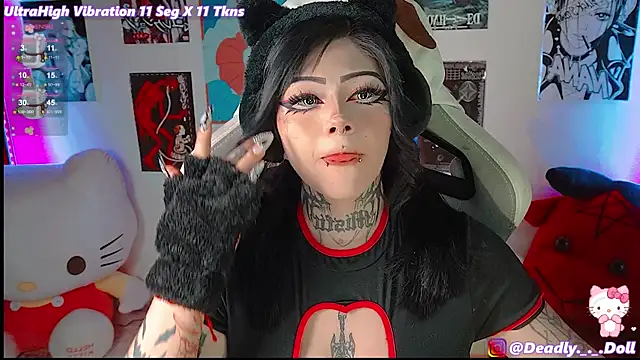 Snapshot of Deadly_Doll chatting on December 17, 11:27 pm Deadly Doll online show from December 17, 11:27 pm