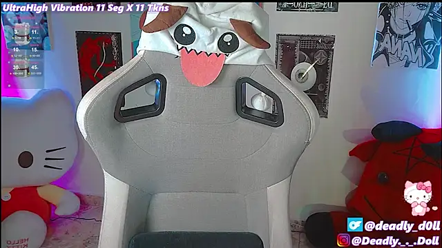 Snapshot of Deadly_Doll chatting on December 28, 2:01 am Deadly Doll online show from December 28, 2:01 am
