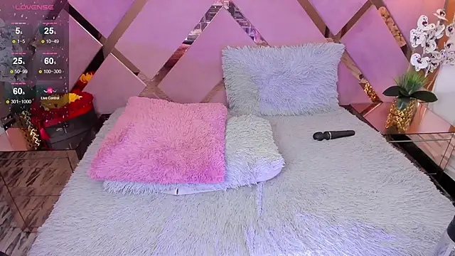 SHANONCLARK online show from February 14, 1:13 am