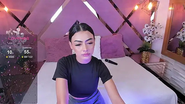 SHANONCLARK online show from March 5, 7:06 pm