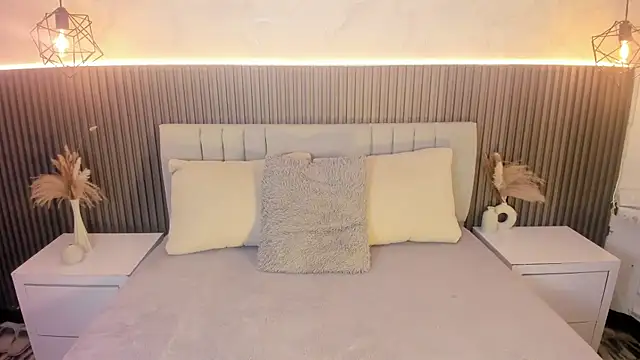 SHANONCLARK online show from September 26, 7:18 pm