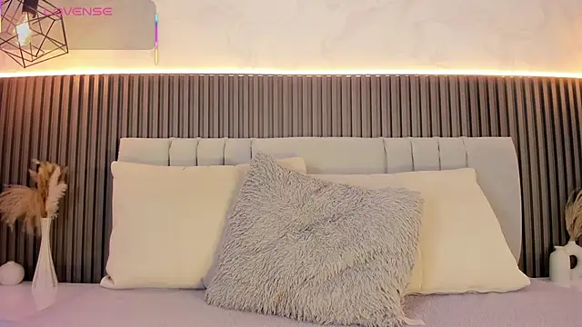 SHANONCLARK online show from October 12, 6:18 pm