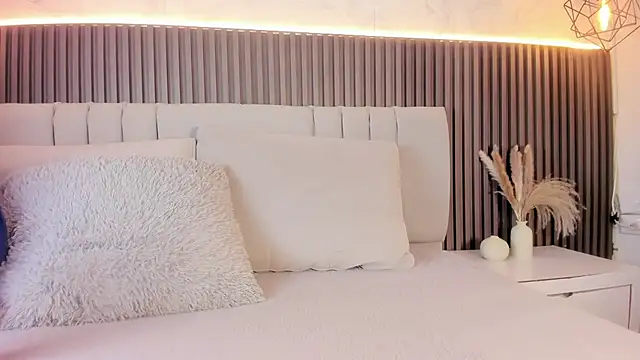 SHANONCLARK online show from November 1, 6:21 pm