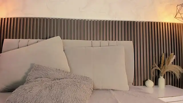 SHANONCLARK online show from November 14, 7:12 pm