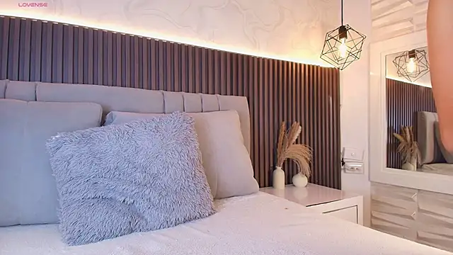 SHANONCLARK online show from November 30, 11:14 am