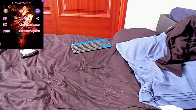 Snapshot of Aron_Baylor chatting on October 16, 12:28 pm Aron Baylor online show from October 16, 12:28 pm