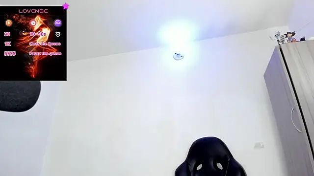 Snapshot of Aron_Baylor chatting on November 12, 10:15 am Aron Baylor online show from November 12, 10:15 am