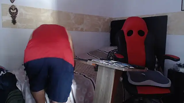 VALENTINO1983  online show from October 30, 5:02 pm