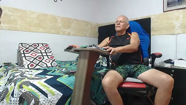 VALENTINO1983  online show from November 8, 2:45 am