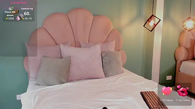 Snapshot of bhritany_brow chatting on October 25, 7:52 pm bhritany brow online show from October 25, 7:52 pm