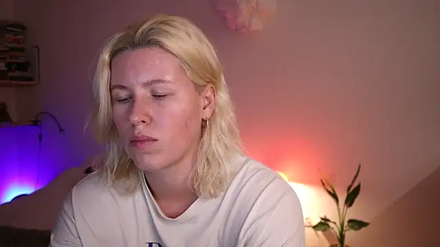 Snapshot of moonamii chatting on January 16, 5:44 pm moonamii online show from January 16, 5:44 pm