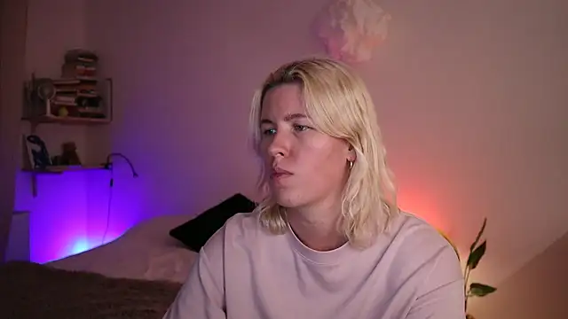 Snapshot of moonamii chatting on January 24, 10:30 pm moonamii online show from January 24, 10:30 pm