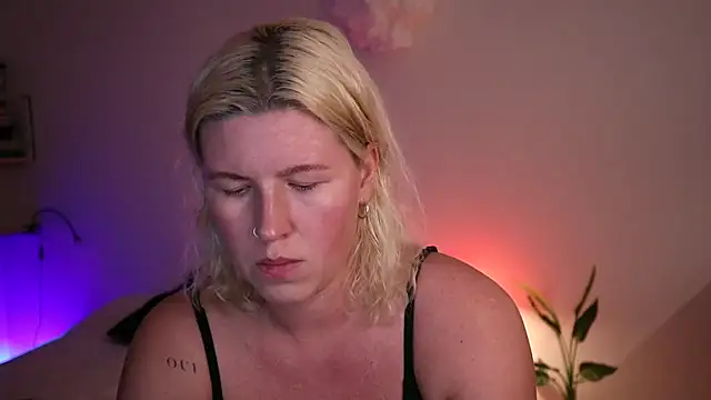 Snapshot of moonamii chatting on January 25, 6:24 pm moonamii online show from January 25, 6:24 pm