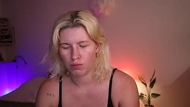 Snapshot of moonamii chatting on January 27, 7:13 pm moonamii online show from January 27, 7:13 pm