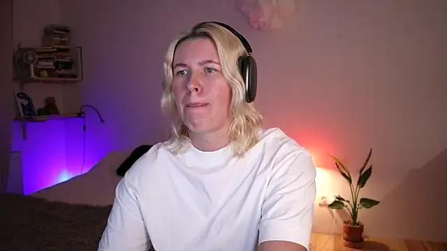 Snapshot of moonamii chatting on January 29, 8:35 pm moonamii online show from January 29, 8:35 pm