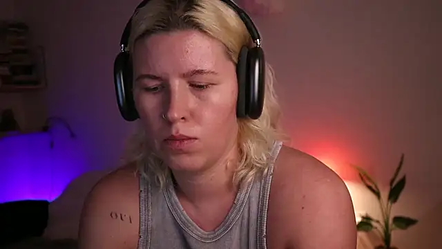 Snapshot of moonamii chatting on January 30, 8:53 pm moonamii online show from January 30, 8:53 pm