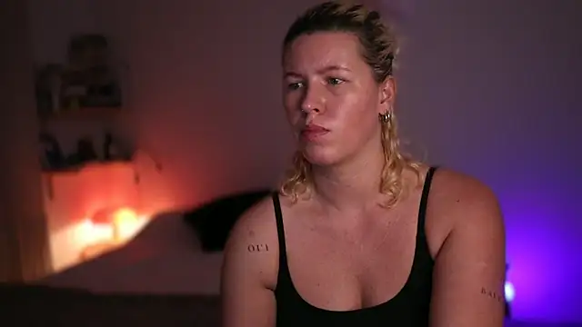 Snapshot of moonamii chatting on March 16, 6:34 pm moonamii online show from March 16, 6:34 pm