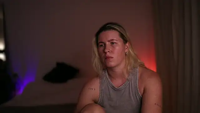 Snapshot of moonamii chatting on September 11, 6:41 pm moonamii online show from September 11, 6:41 pm