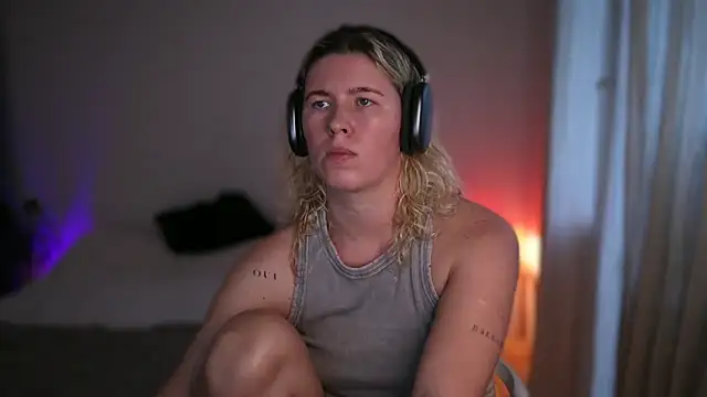 Snapshot of moonamii chatting on September 12, 3:45 pm moonamii online show from September 12, 3:45 pm