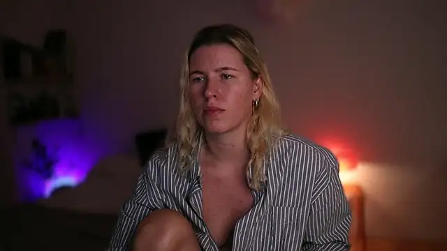 Snapshot of moonamii chatting on September 16, 7:04 pm moonamii online show from September 16, 7:04 pm