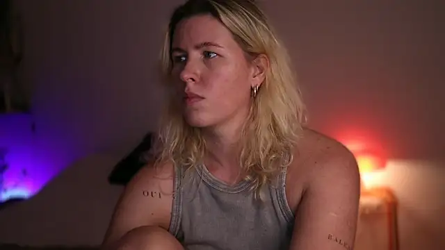 Snapshot of moonamii chatting on September 17, 4:41 pm moonamii online show from September 17, 4:41 pm