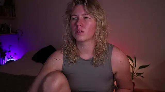 Snapshot of moonamii chatting on October 16, 4:41 pm moonamii online show from October 16, 4:41 pm