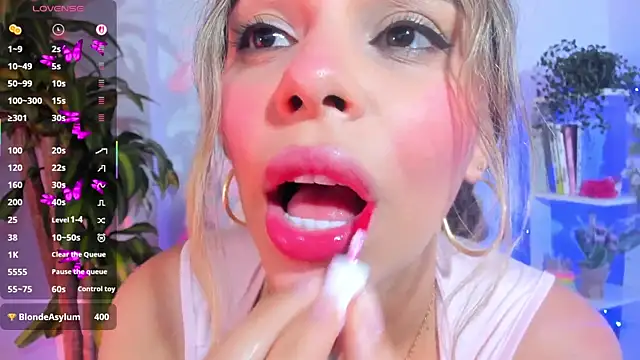 crisbell lopez online show from May 18, 1:45 am