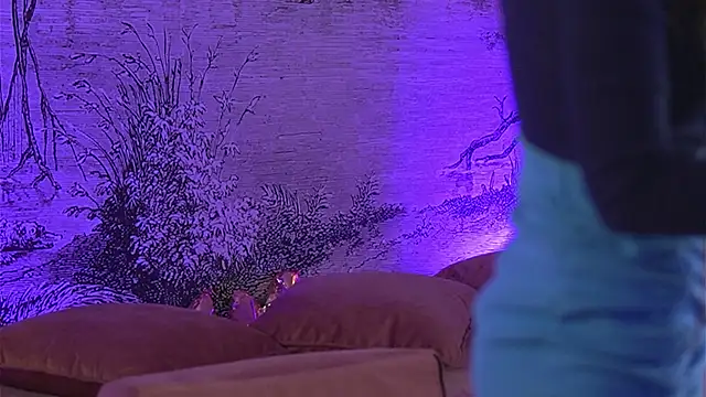 Snapshot of YamiraKim chatting on December 1, 6:57 pm YamiraKim online show from December 1, 6:57 pm