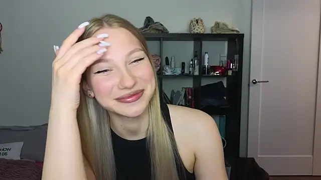 MiaKeler online show from March 17, 5:05 pm