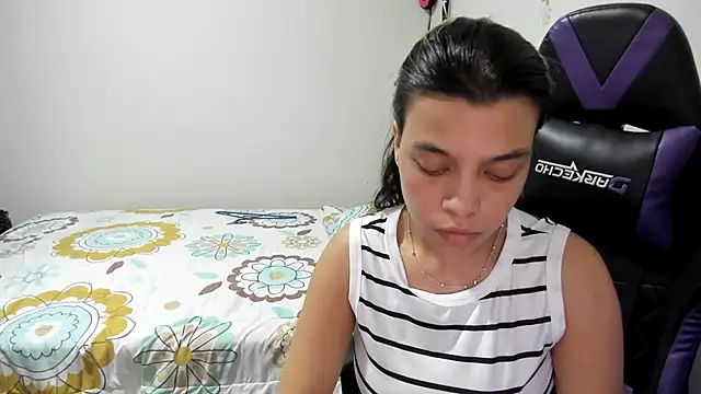 Snapshot of LuisaReyes_2911 chatting on May 10, 1:55 am LuisaReyes 2911 online show from May 10, 1:55 am