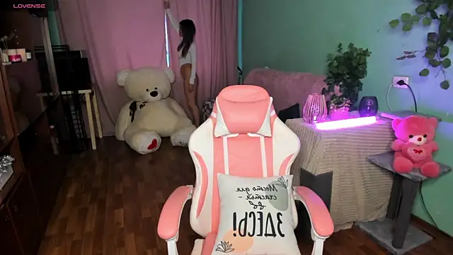 Snapshot of Queen_baby chatting on October 21, 1:39 am Queen baby online show from October 21, 1:39 am