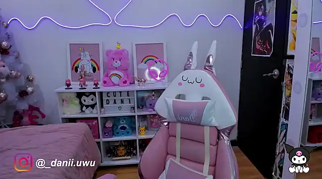 CuteDani  online show from December 9, 7:17 am