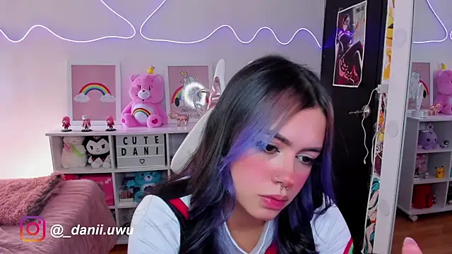 CuteDani  online show from January 18, 3:05 pm