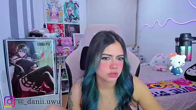 CuteDani  online show from January 17, 5:23 am