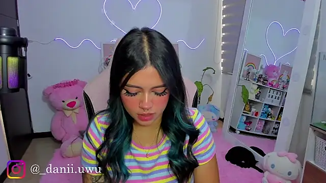 CuteDani  online show from April 27, 3:43 pm