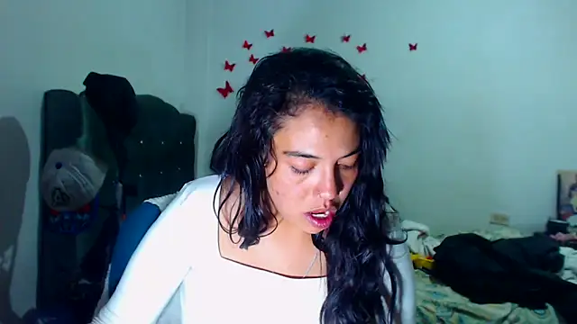 AmaraRoberts420 online show from December 5, 3:37 am