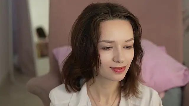 VivianLy  online show from January 19, 7:36 am