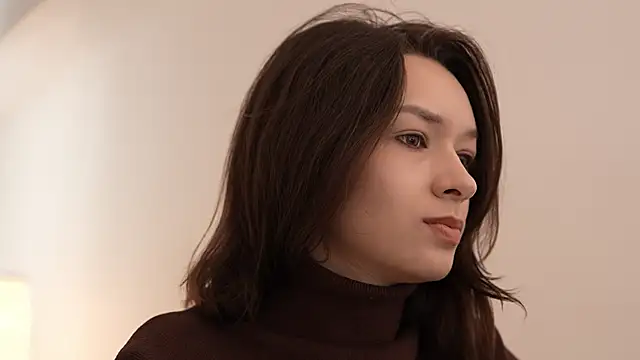 VivianLy  online show from February 21, 7:45 am